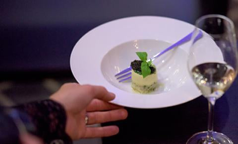 EXCLUSIVO EVENTO DE DEGUSTACIÓN DE CAVIAR EN BERLÍN