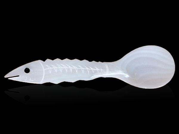 CUCHARILLA DE NÁCAR EN FORMA DE ESTURIÓN